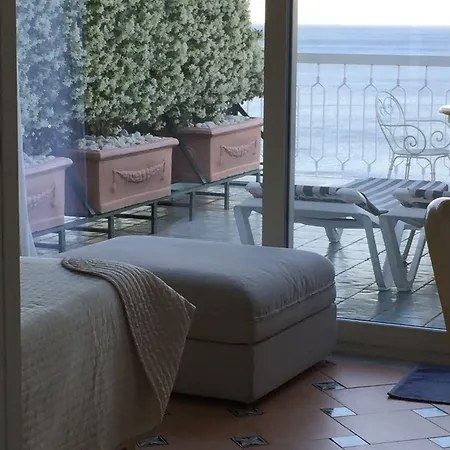 Готель Bellevue