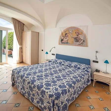 מלון Bellevue 3*