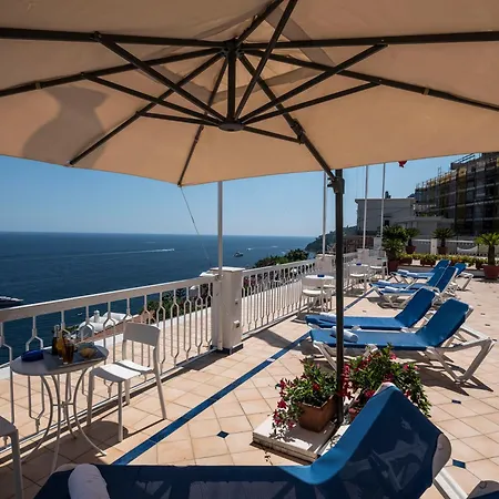 贝尔维尤套房酒店